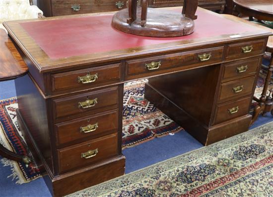 An Edwardian walnut pedestal desk, 153 x 82cm H.77cm